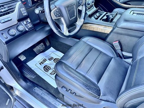 Used 2019 GMC Yukon Denali w/ Denali Ultimate Package AWD/4WD image 34