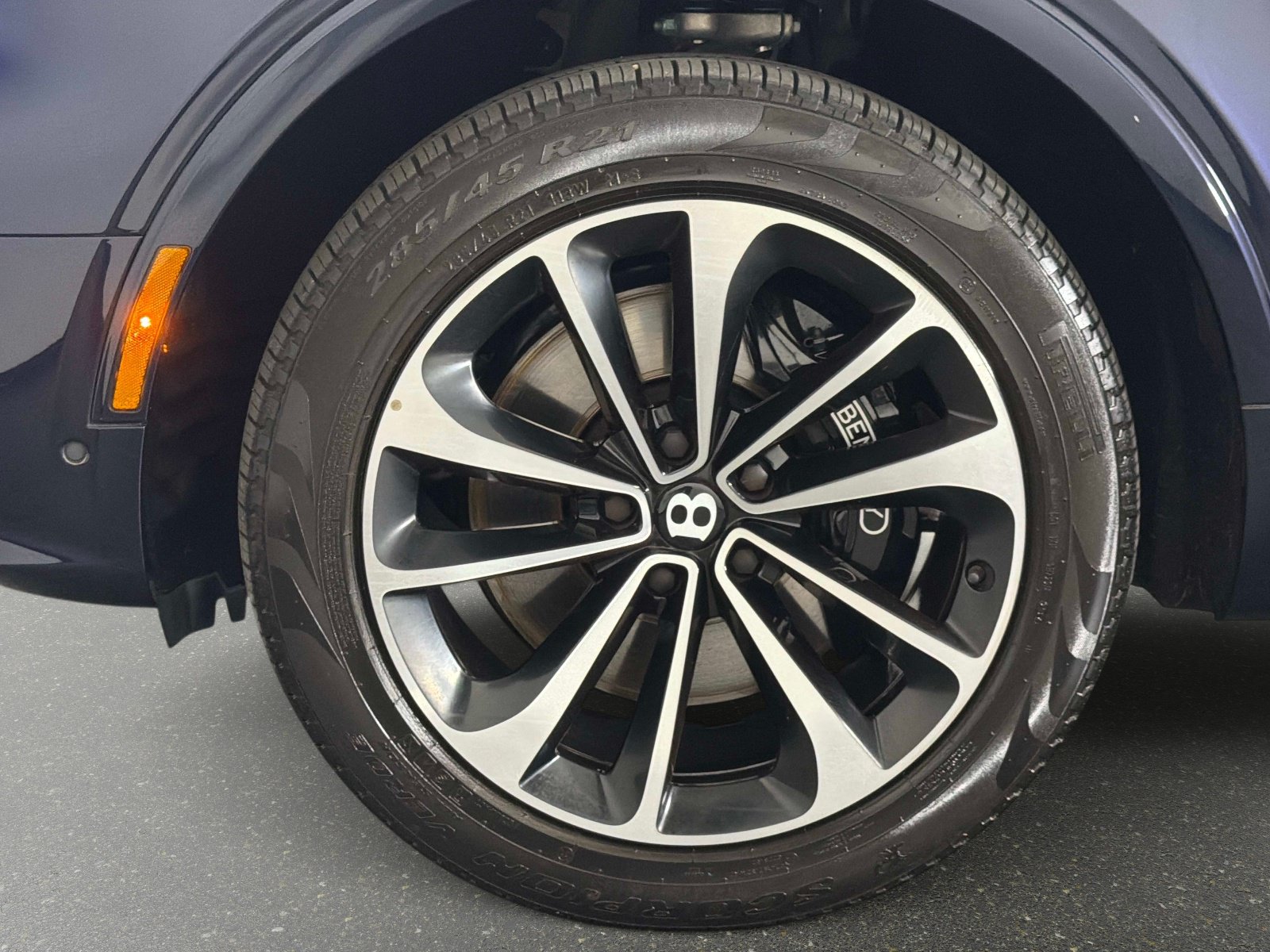 Used 2024 Bentley Bentayga AWD/4WD image 22