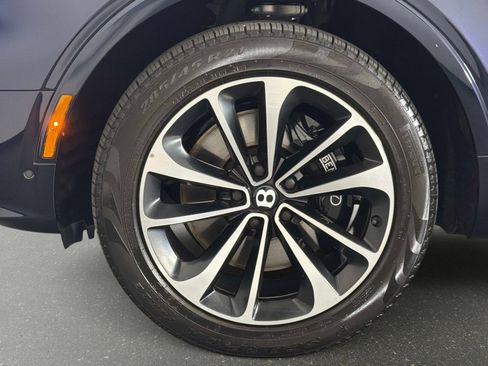 Used 2024 Bentley Bentayga AWD/4WD image 22
