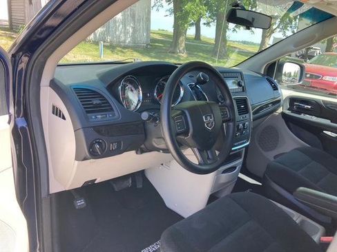 Used 2016 Dodge Grand Caravan SE w/ Quick Order Package 29E SE FWD image 18