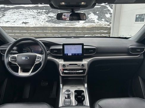 Certified 2022 Ford Explorer XLT w/ Equipment Group 202A image 10