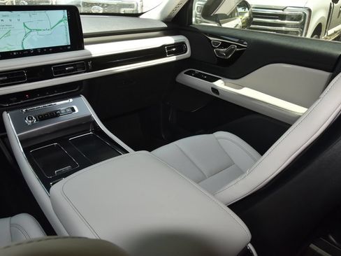 New 2026 Lincoln Aviator 2WD image 18