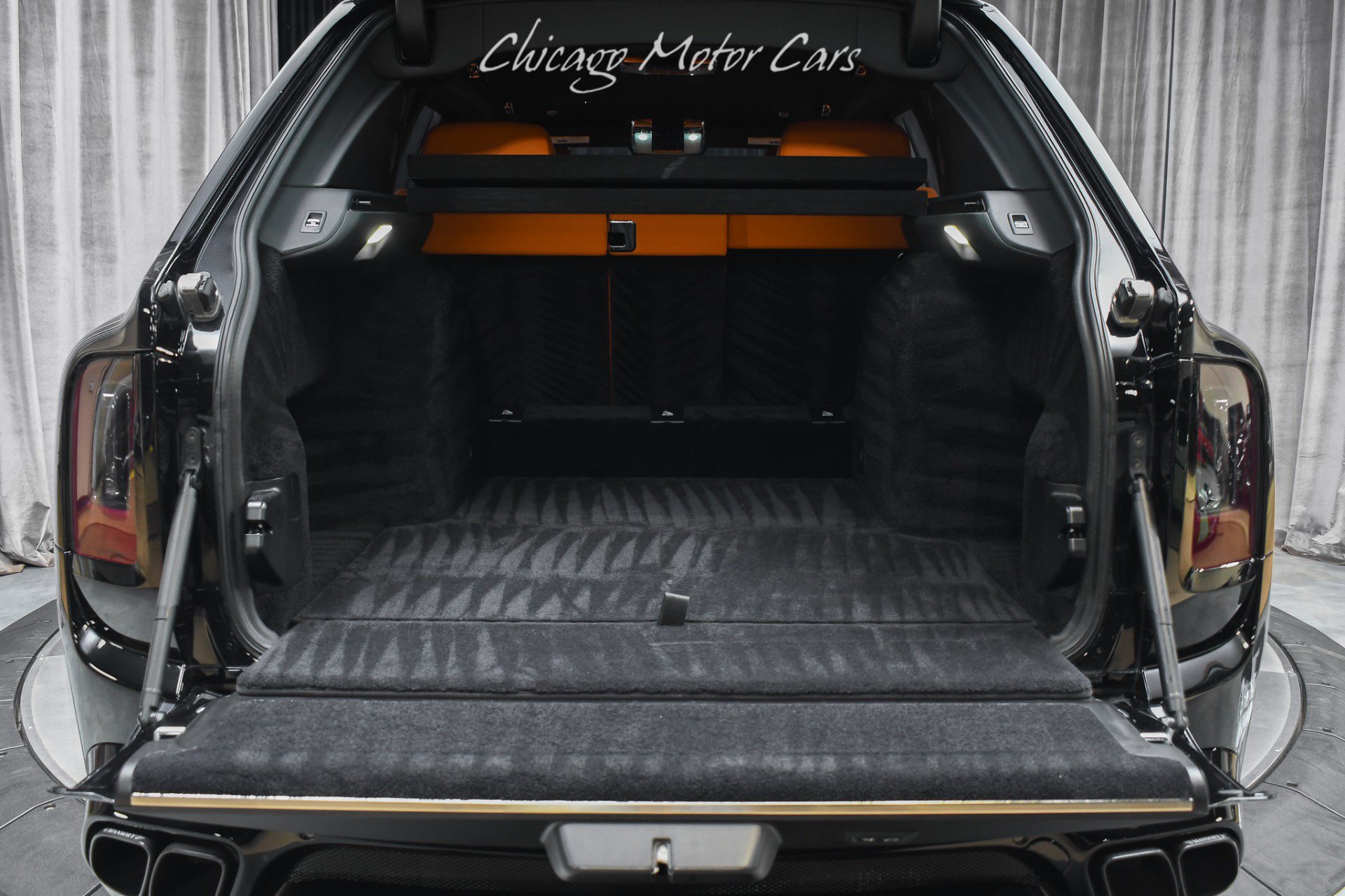 Used 2022 Rolls-Royce Cullinan Black Badge AWD/4WD image 38