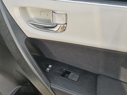 Used 2017 Toyota Corolla LE FWD image 30