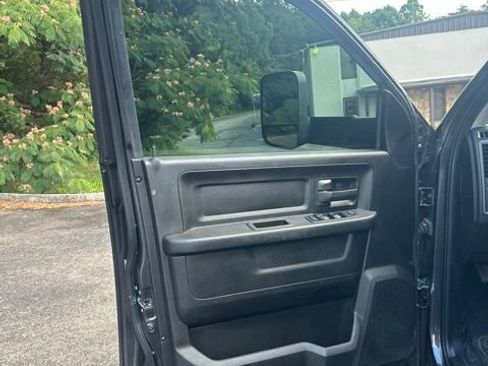 Used 2018 RAM 3500 Tradesman w/ Chrome Appearance Group AWD/4WD image 12