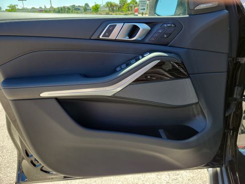 Used 2024 BMW X7 xDrive40i image 25