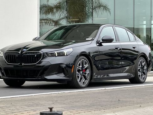 Used 2024 BMW i5 eDrive40i w/ Executive Package RWD image 7