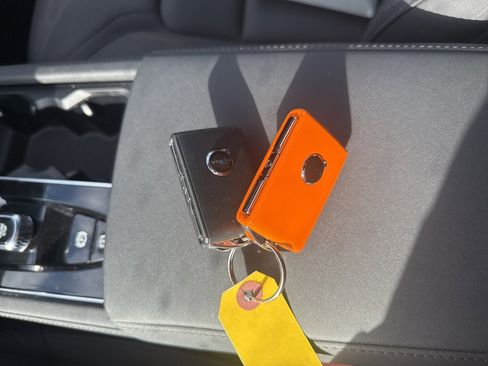 Certified 2025 Volvo XC90 B6 Plus image 29