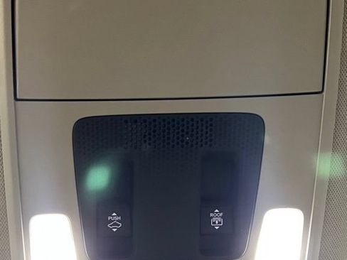 Used 2025 Honda Pilot Touring image 35