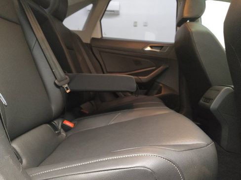 Used 2019 Volkswagen Jetta SE w/ Cold Weather Package FWD image 19