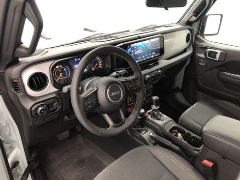Used 2024 Jeep Wrangler Willys image 10