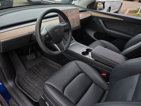 Used 2023 Tesla Model Y Long Range image 9