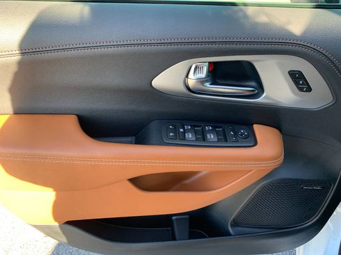 New 2026 Chrysler Pacifica Pinnacle image 11