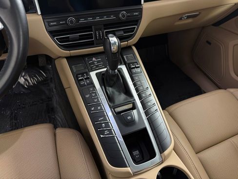 Certified 2021 Porsche Macan AWD/4WD image 25