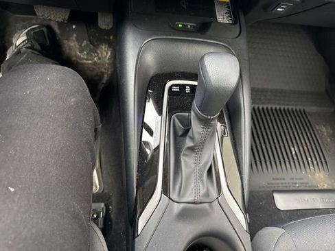 Used 2025 Toyota Corolla LE w/ LE Premium Package image 18