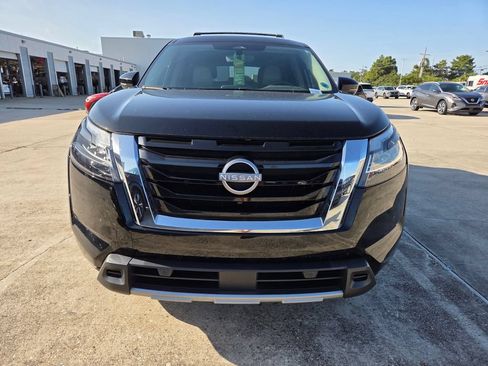 Used 2024 Nissan Pathfinder SL FWD image 8