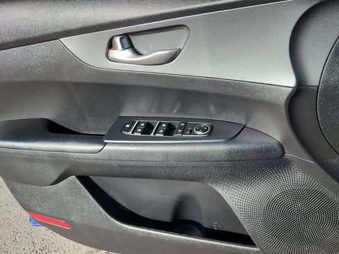 Used 2020 Kia Forte LXS FWD image 8