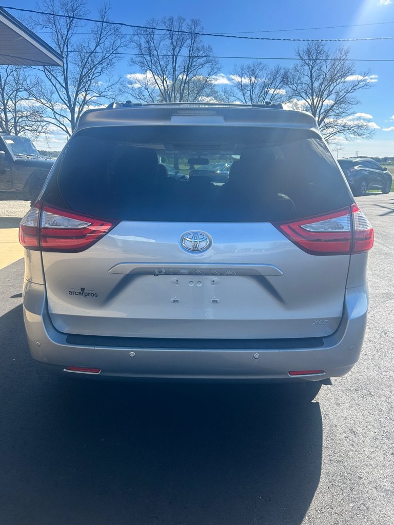 Used 2015 Toyota Sienna XLE Premium FWD image 4