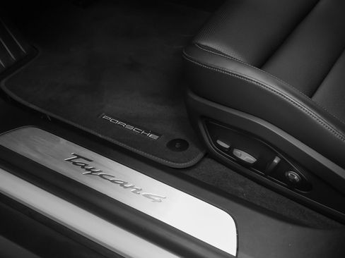 Certified 2025 Porsche Taycan AWD/4WD image 29