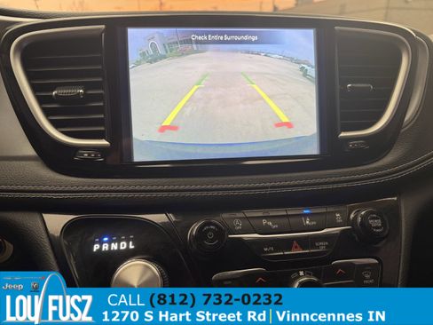 Used 2021 Chrysler Pacifica Touring-L w/ Uconnect Theater Family Group image 26