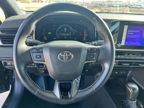 Used 2025 Toyota Camry SE image 14