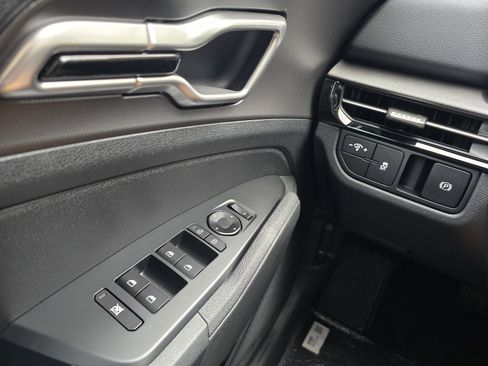 New 2026 Kia Sportage LX image 12