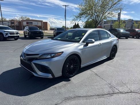 Used 2024 Toyota Camry XSE image 3