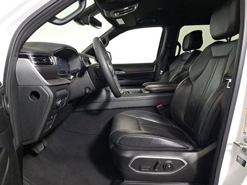 Used 2024 Jeep Wagoneer L Series II w/ Flexible Seating Group image 11