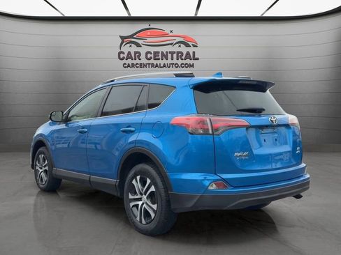 Used 2018 Toyota RAV4 LE w/ Carpet Mat Package AWD/4WD image 3