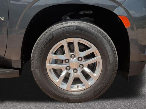 Used 2021 Chevrolet Suburban LT RWD image 7