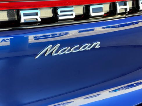 Used 2025 Porsche Macan image 34