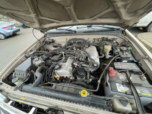 Used 2000 Toyota Tacoma 4x4 Xtracab image 6