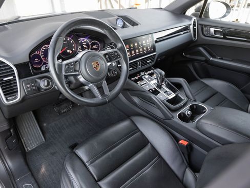 Certified 2023 Porsche Cayenne image 4