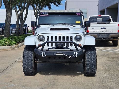 Used 2015 Jeep Wrangler Unlimited Sahara w/ Connectivity Group AWD/4WD image 2
