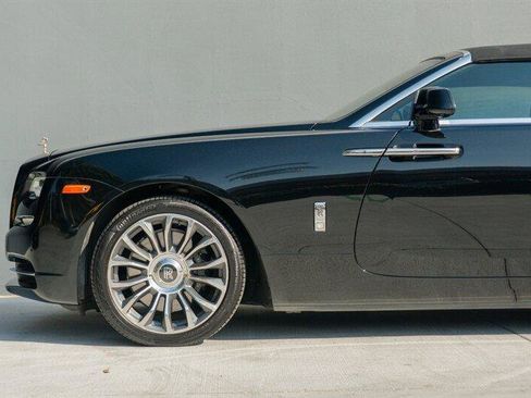 Used 2018 Rolls-Royce Dawn image 18