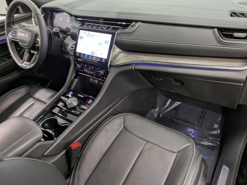 Used 2025 Jeep Grand Cherokee Overland AWD/4WD image 30