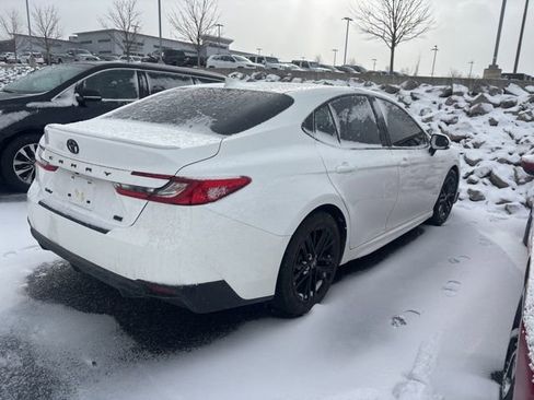 Used 2025 Toyota Camry LE image 3