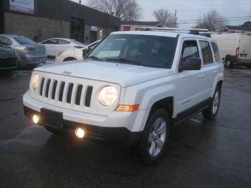 Used 2016 Jeep Patriot Latitude AWD/4WD image 1