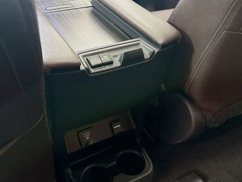 Used 2021 Toyota Sienna Platinum image 27