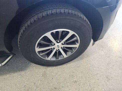 Used 2019 Ford Expedition XLT w/ Equipment Group 202A AWD/4WD image 24