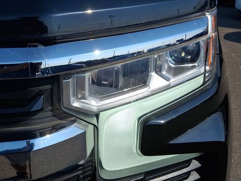 Used 2023 Chevrolet Silverado 1500 LT AWD/4WD image 9