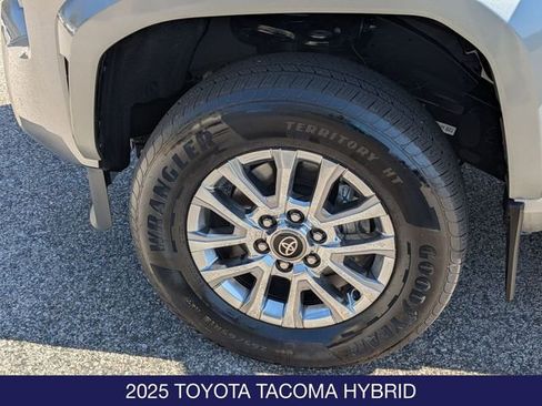 Used 2025 Toyota Tacoma Limited AWD/4WD image 29