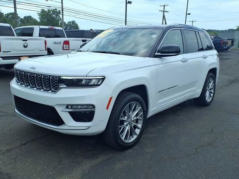 Used 2023 Jeep Grand Cherokee Summit AWD/4WD image 3
