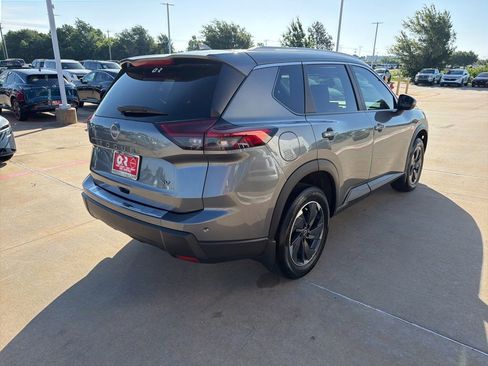 Used 2024 Nissan Rogue SV w/ SV Premium Package FWD image 5