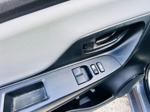 Used 2015 Toyota Yaris L image 19