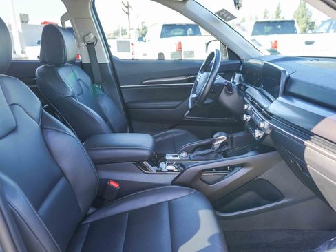 Used 2024 Kia Telluride LX image 17