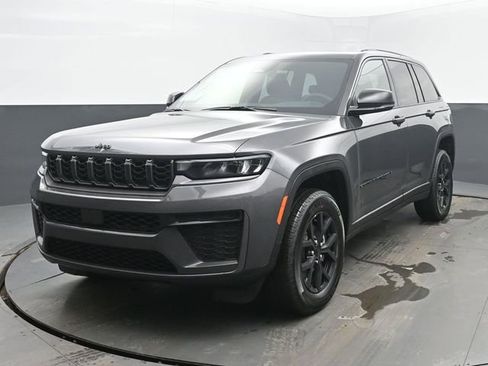 New 2026 Jeep Grand Cherokee Laredo image 1