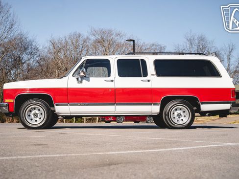 Used 1991 Chevrolet Suburban 2WD image 8