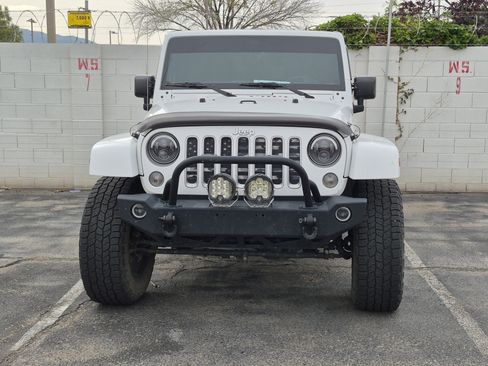 Used 2016 Jeep Wrangler Unlimited Sahara w/ Connectivity Group AWD/4WD image 22