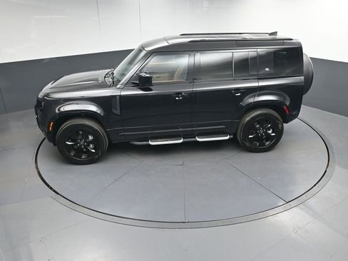 Used 2023 Land Rover Defender 110 X-Dynamic SE AWD/4WD image 34